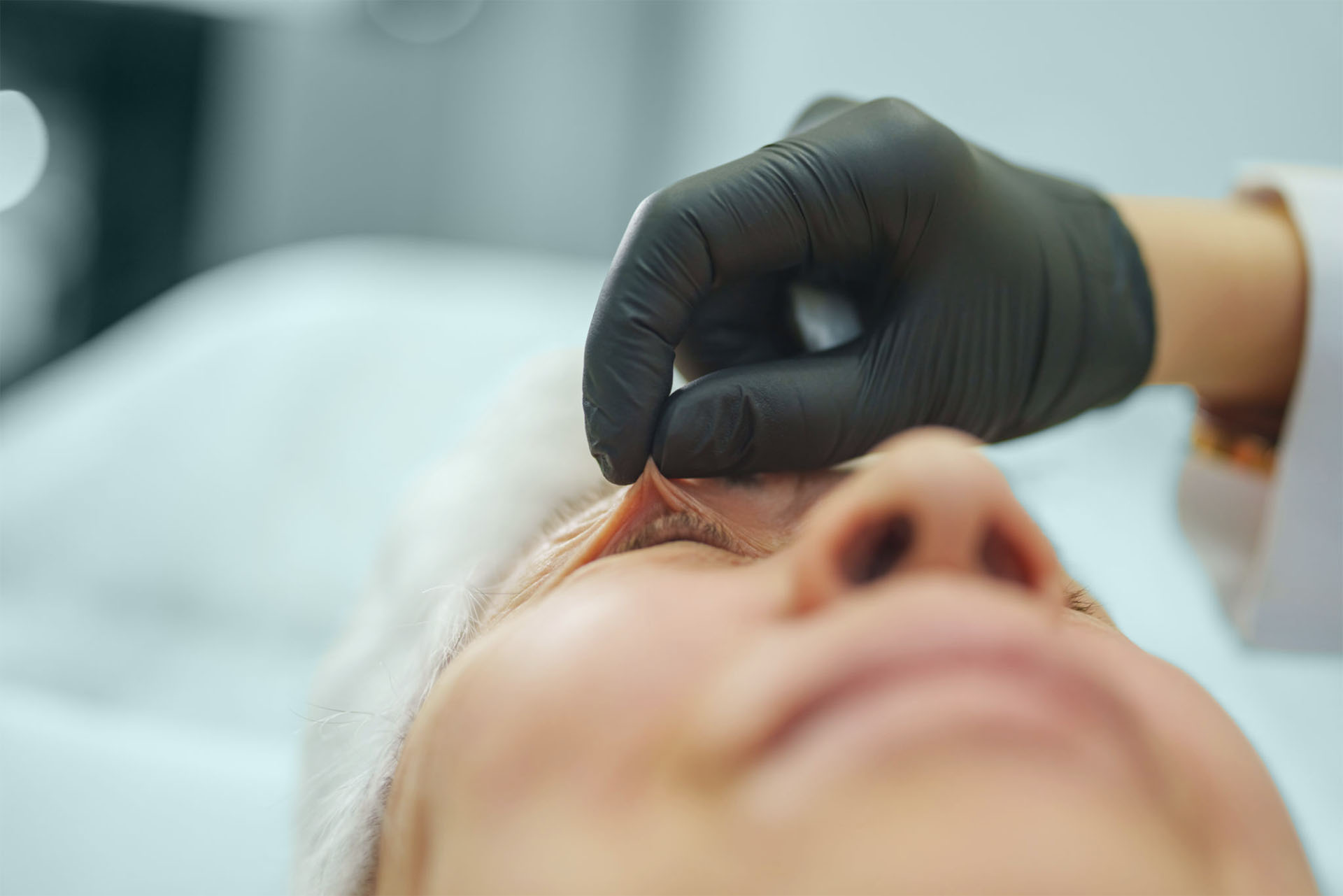 Blépharoplastie Lyon regard rajeuni Docteur Negulescu